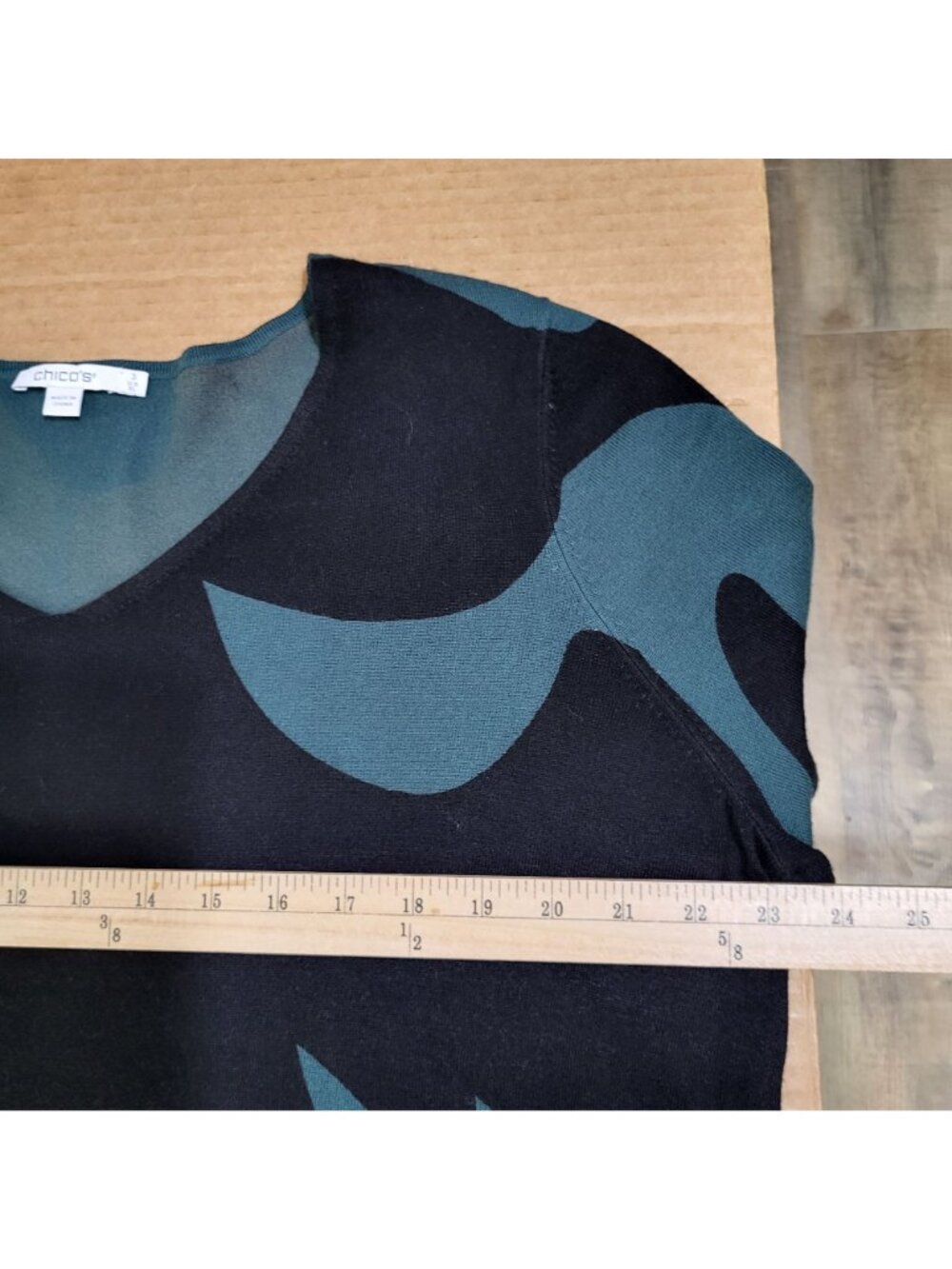 Chico's Womens SZ 3 (XL) Green Black Scrolls V Neck Pullover Sweater Art Deco - Picture 6 of 8